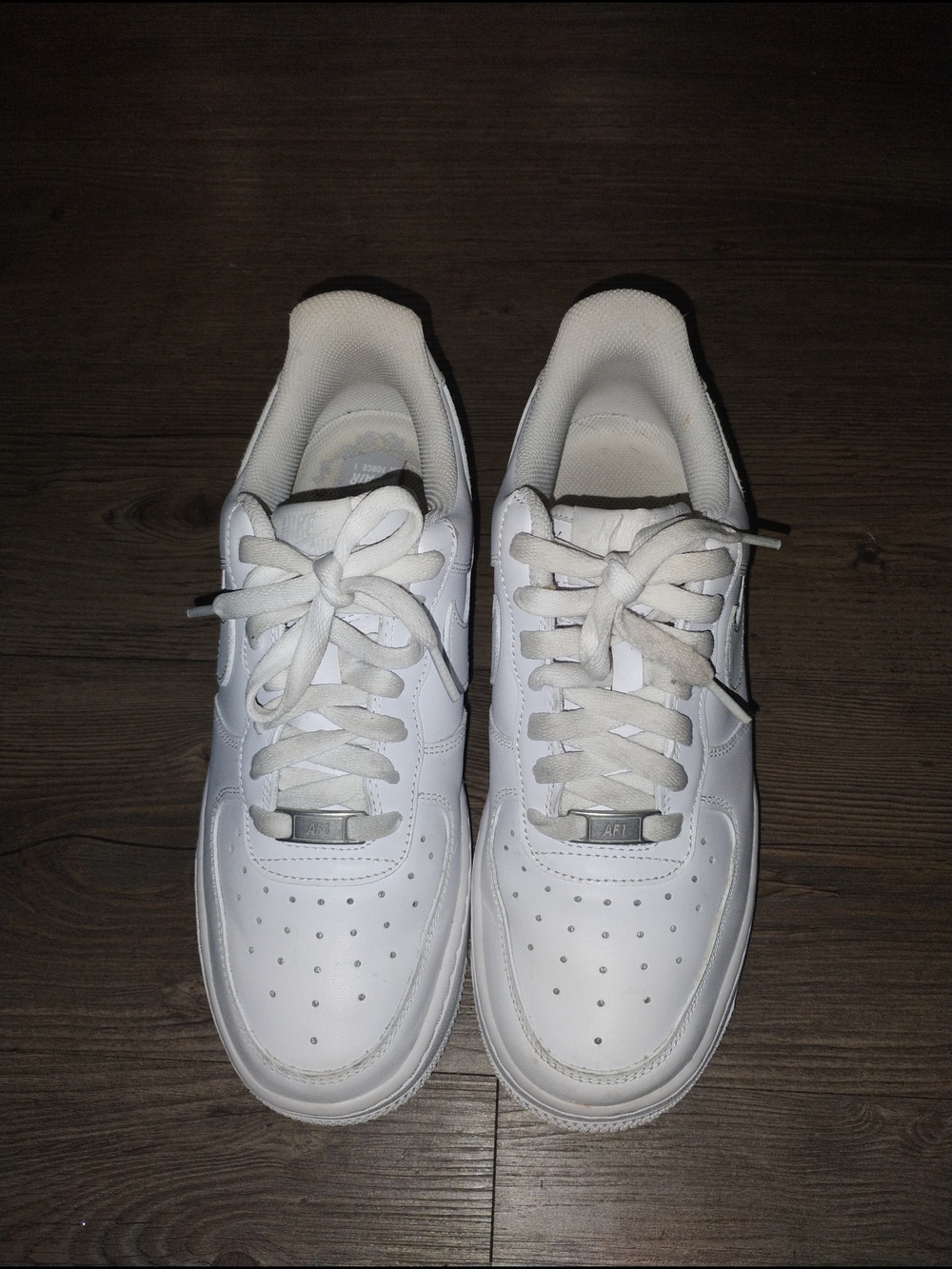 White Women's Athletic Sneakers - Classic Low-Top Trainer